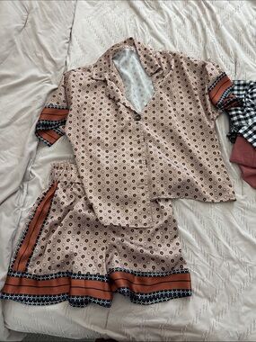 Silky Beige Geometric Print Women's Set
